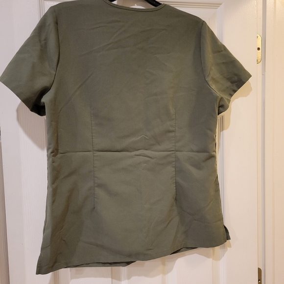 Figs moss green scrub top EUC - Picture 2 of 3
